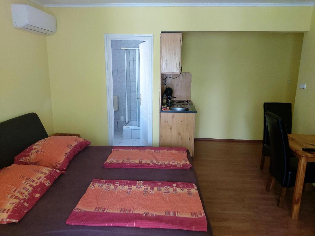 Ilona Apartmanhaz Siófok Buitenkant foto