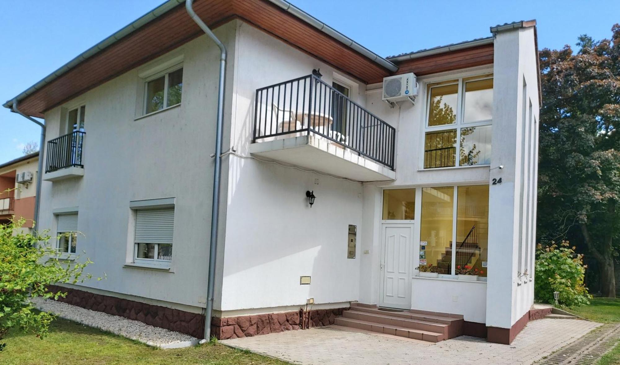 Ilona Apartmanhaz Siófok Buitenkant foto