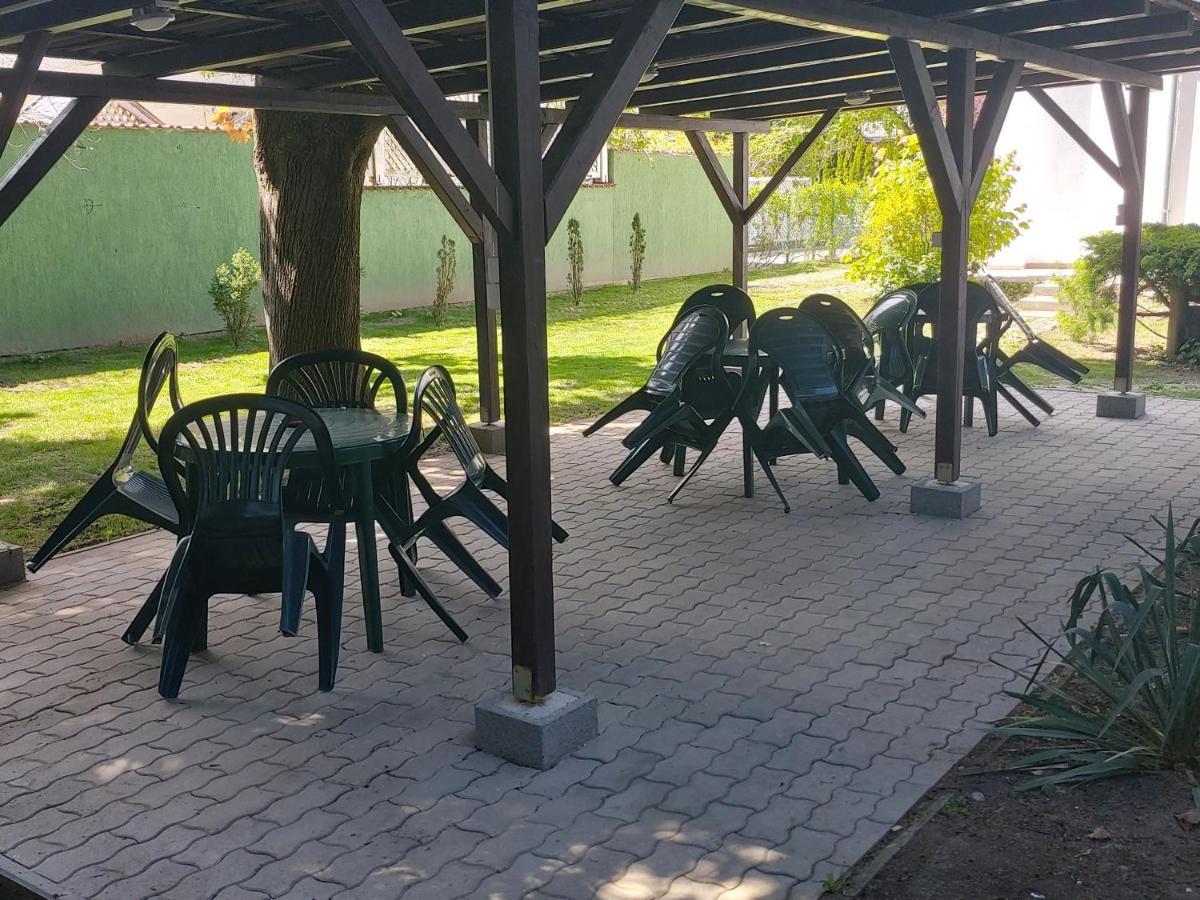 Ilona Apartmanhaz Siófok Buitenkant foto