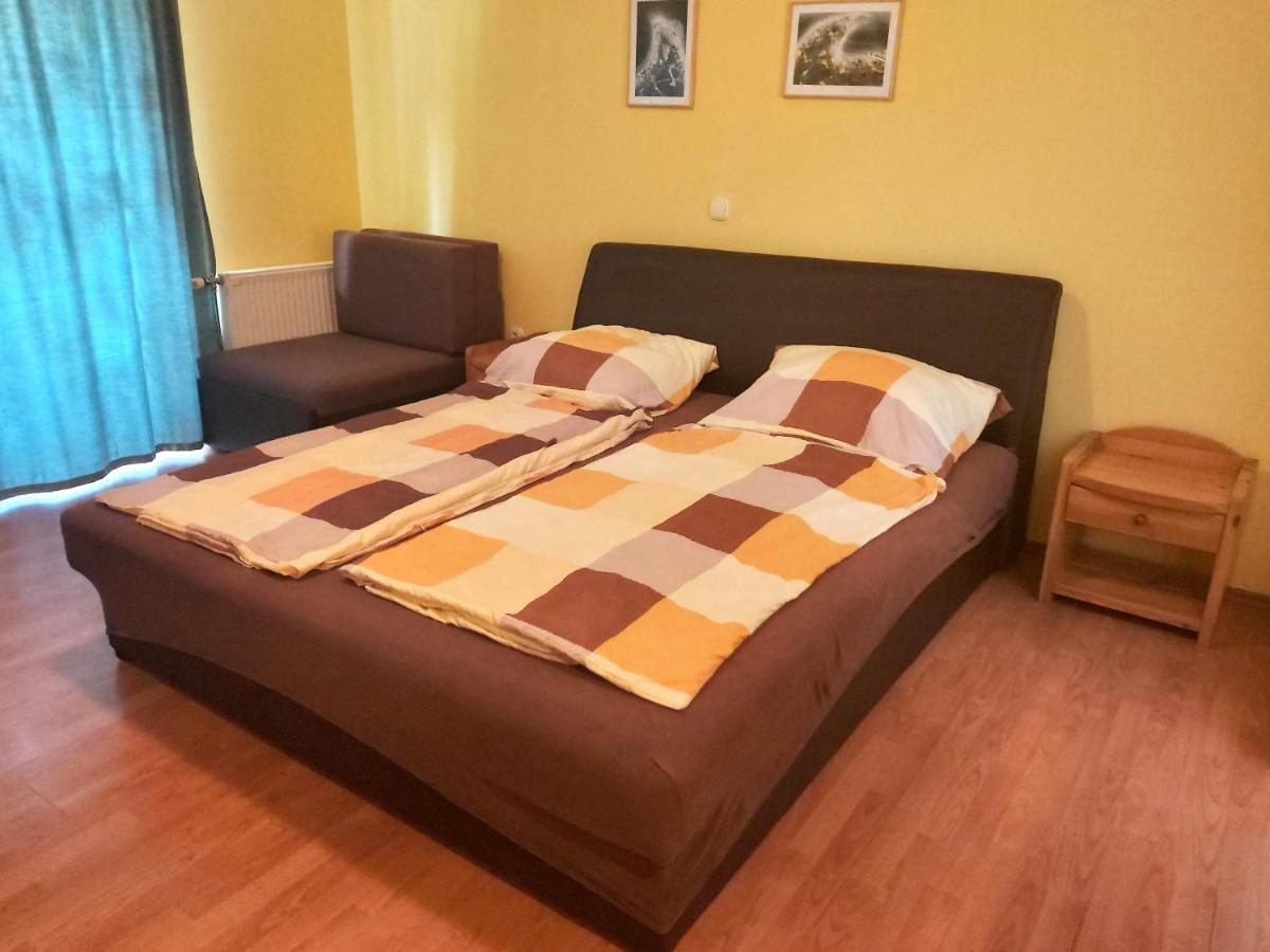 Ilona Apartmanhaz Siófok Buitenkant foto