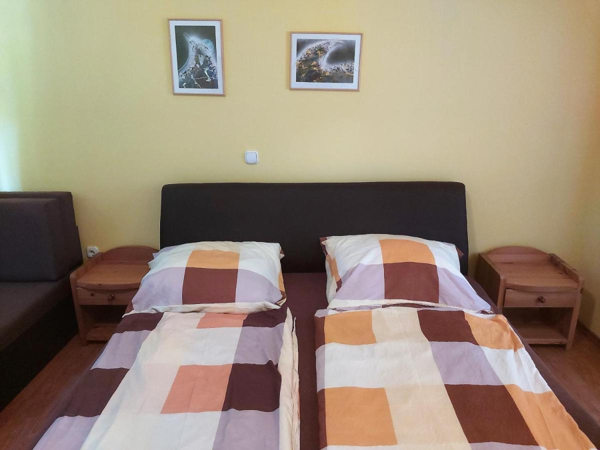 Ilona Apartmanhaz Siófok Buitenkant foto
